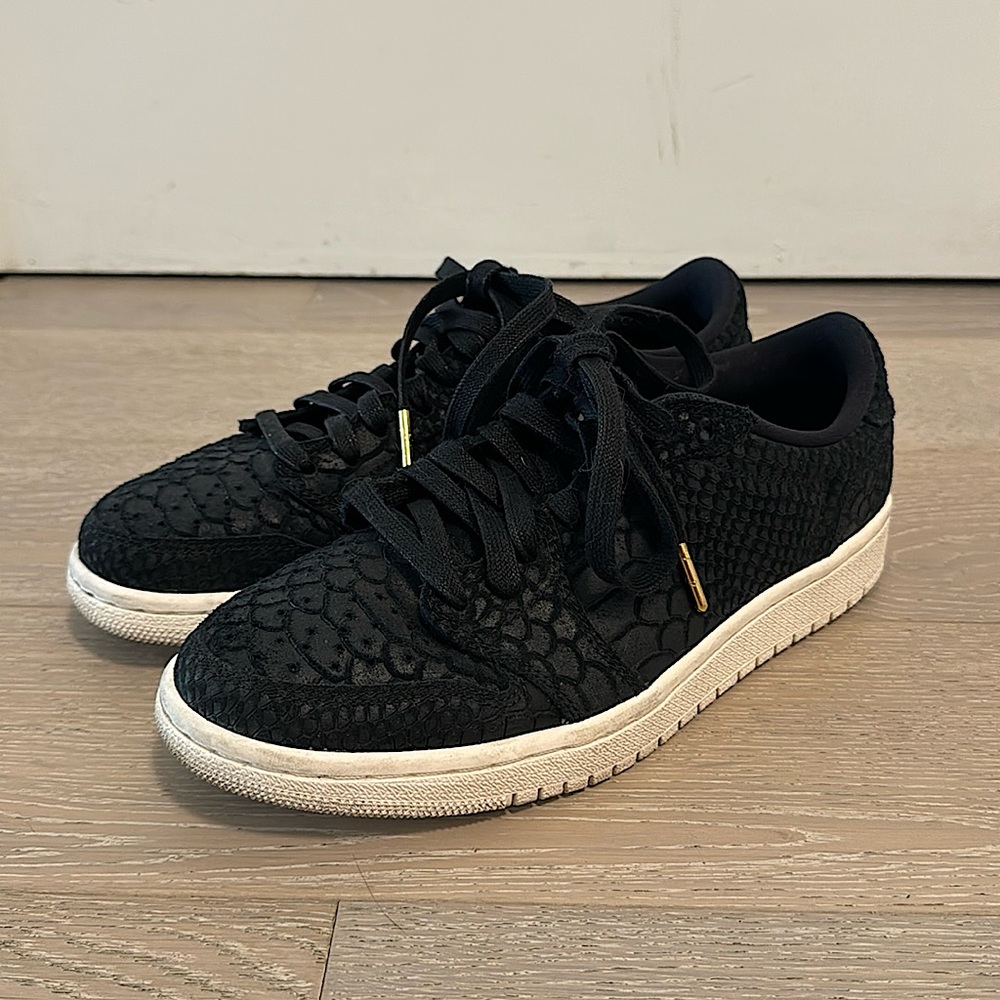 Jordan 1 Retro Low (Women’s)